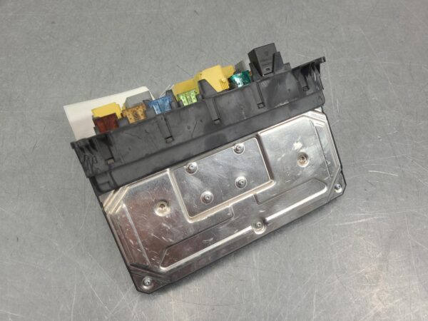 Mercedes Viano 639 Fuse Box Engine Bay 2005–2014 - Image 6
