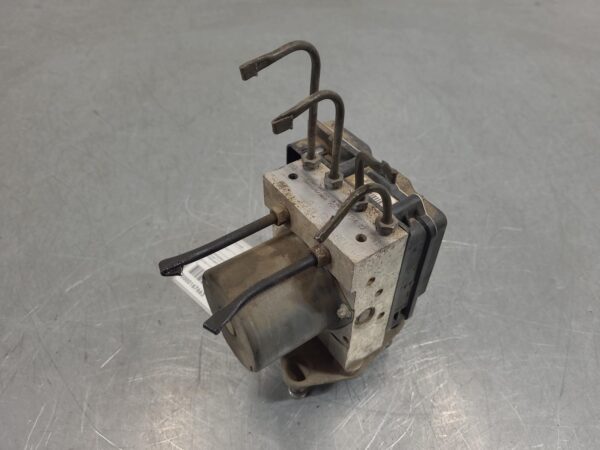 Mercedes Viano 639 ABS Pump/Modulator P/N A0084315412 2005–2014 - Image 2