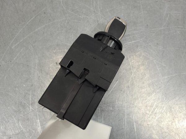 Mercedes Viano 639 Ignition W/ Key 639 Wagon 07/05-12/14 2005–2014 - Image 4