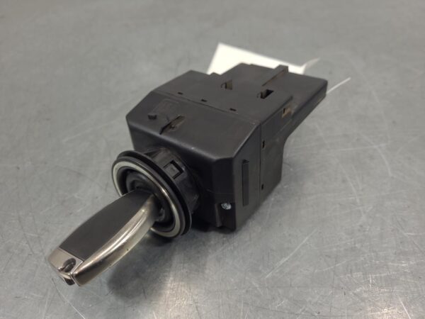 Mercedes Viano 639 Ignition W/ Key 639 Wagon 07/05-12/14 2005–2014 - Image 6
