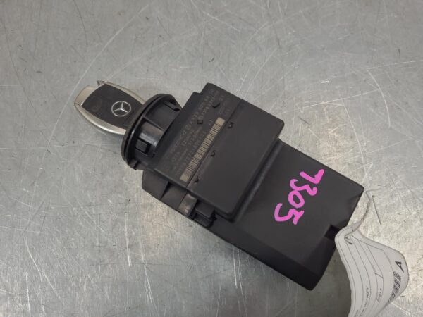 Mercedes Viano 639 Ignition W/ Key 639 Wagon 07/05-12/14 2005–2014 - Image 3