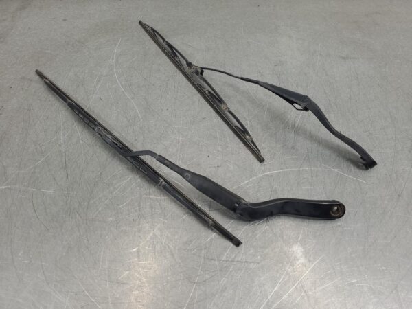 RAM 2500/3500 D2 Wiper Arm Dj/D2 2020–Present - Image 2