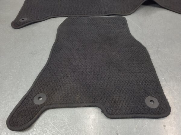 RAM 2500/3500 D2 Floor Mats/Boot Liner Dj/D2 2020–Present - Image 3
