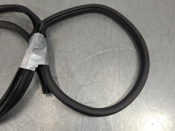 RAM 2500/3500 D2 Body Seal Rubber Dj/D2 2020–Present - Image 6