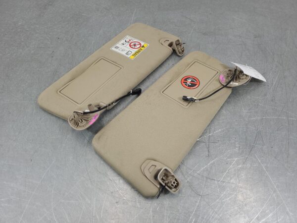 RAM 2500/3500 D2 Sun Visor Dj/D2 2020–Present - Image 5