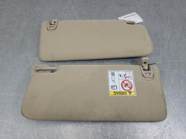 RAM 2500/3500 D2 Sun Visor Dj/D2 2020–Present