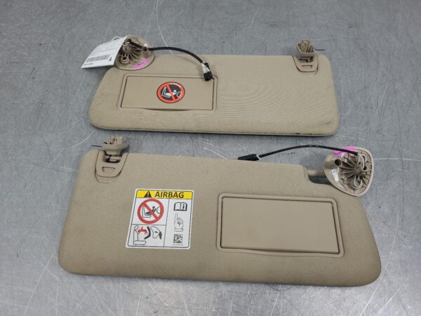 RAM 2500/3500 D2 Sun Visor Dj/D2 2020–Present - Image 4