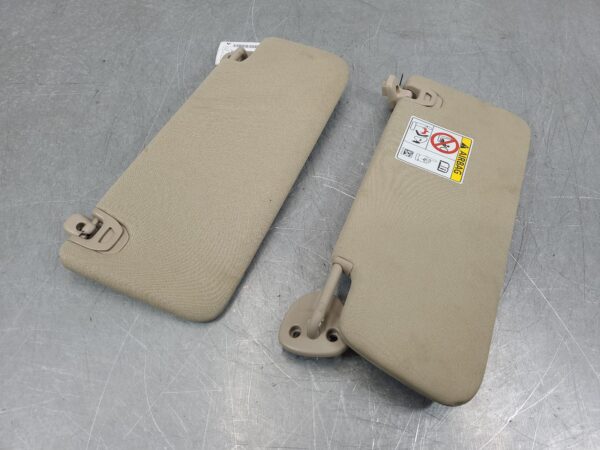 RAM 2500/3500 D2 Sun Visor Dj/D2 2020–Present - Image 2