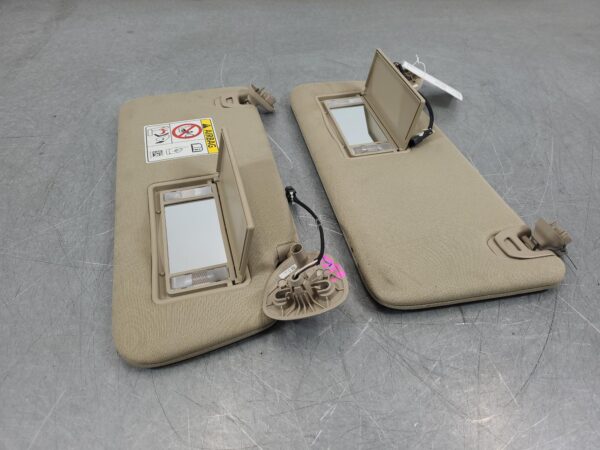 RAM 2500/3500 D2 Sun Visor Dj/D2 2020–Present - Image 6