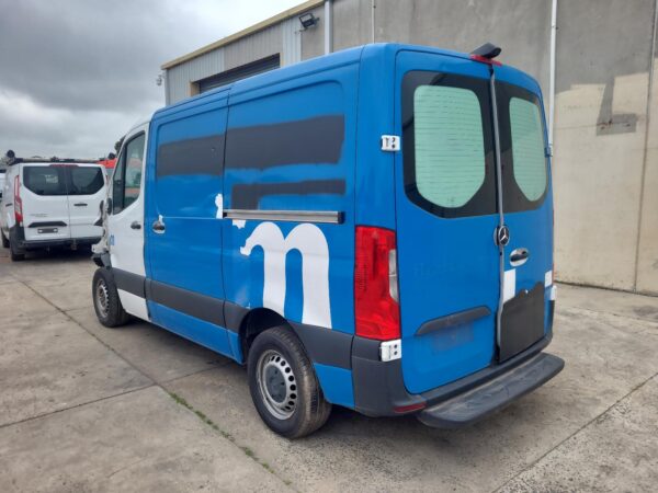 Mercedes Sprinter VS30 Radiator Rwd 2022–Present - Image 9