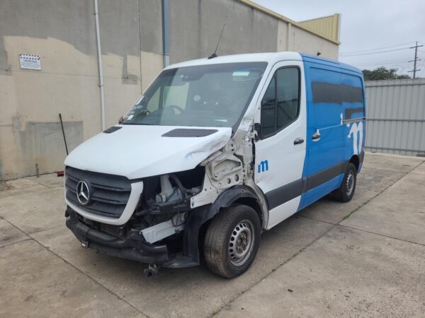 Mercedes Sprinter VS30 A/C Condenser Rwd 2022–Present - Image 8