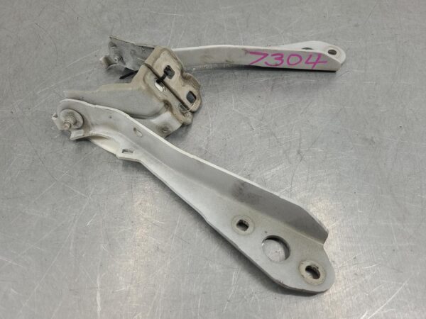 Renault Master X62 Bonnet Hinge/Strut Hinge Pair 2011–2020 - Image 4