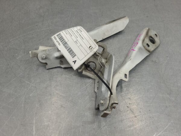 Renault Master X62 Bonnet Hinge/Strut Hinge Pair 2011–2020 - Image 3