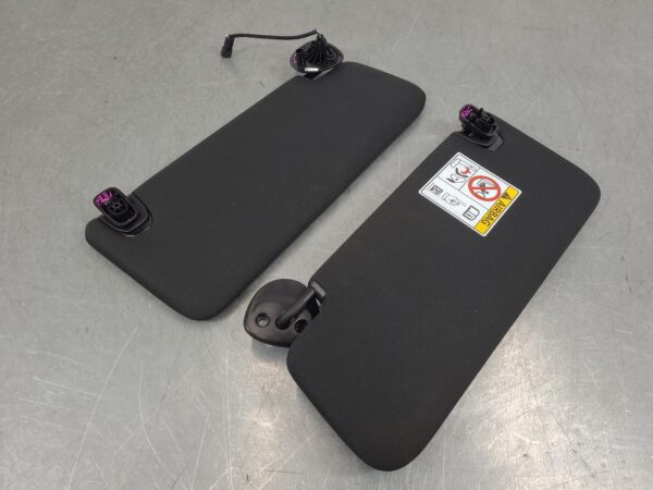 RAM 2500/3500 D2 Sun Visor Dj/D2 2020–Present - Image 3
