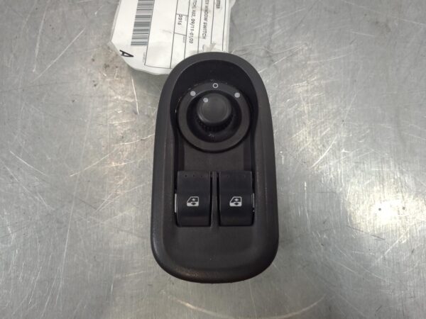 Renault Master X62 RH Front Master Window Switch 2011–2020