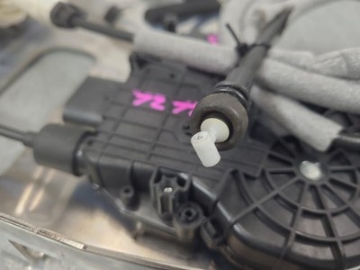 Mercedes Sprinter VS30 RH Power Close Door Actuator with Cable 2018–Present - Image 5