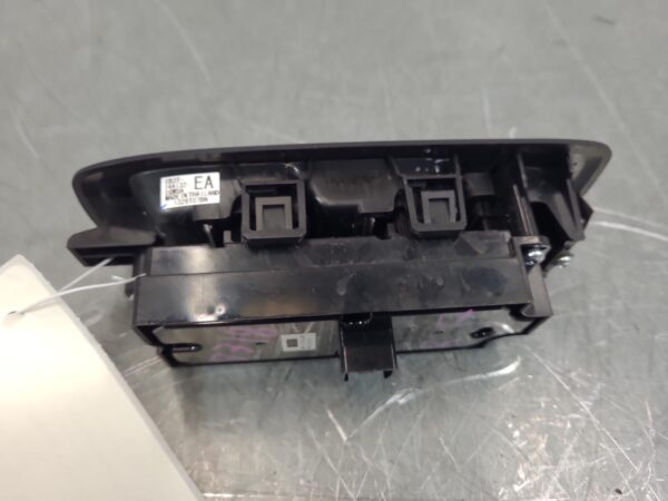 Ford Everest UA RH Front Master Switch 2015–2022 - Image 3