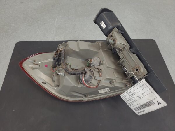Ford Everest UA Right Taillight In Body 2015–2022 - Image 4