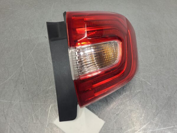 Ford Everest UA Right Taillight In Body 2015–2022 - Image 2