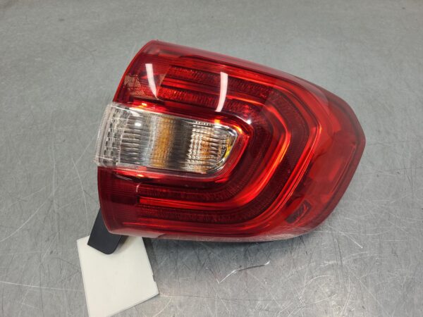 Ford Everest UA Right Taillight In Body 2015–2022