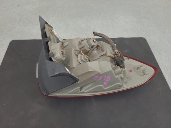 Ford Everest UA Right Taillight In Body 2015–2022 - Image 6