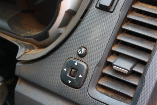 FORD RANGER PX 06/2011-2022 MANUAL FOLD MIRROR SWITCH - Image 11
