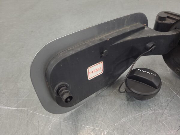 Ford Everest UA 3.2L Diesel Fuel Door / Filler 2015–2022 - Image 9
