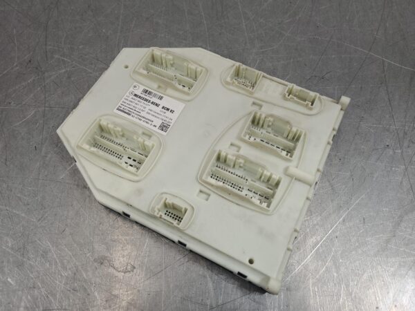 Mercedes Sprinter VS30 General Sam Control Module 2018–Present - Image 3