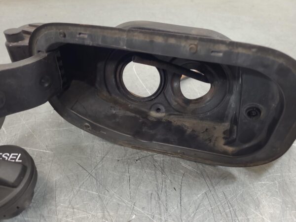 Ford Everest UA 3.2L Diesel Fuel Door / Filler 2015–2022 - Image 10