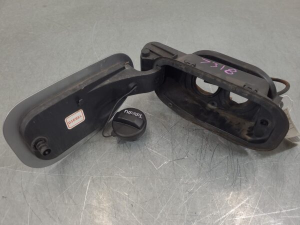 Ford Everest UA 3.2L Diesel Fuel Door / Filler 2015–2022 - Image 8