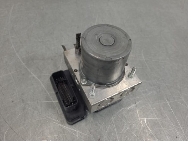 Mercedes Sprinter NCV3 ABS Pump/Modulator P/N A9069001902 2006–2018 - Image 7