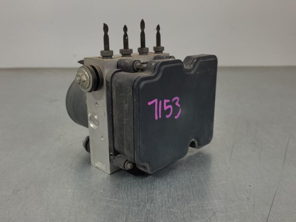 Mercedes Sprinter NCV3 ABS Pump/Modulator P/N A9069001902 2006–2018 - Image 2