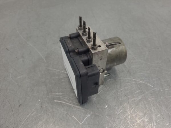Mercedes Sprinter NCV3 ABS Pump/Modulator P/N A9069001902 2006–2018 - Image 8