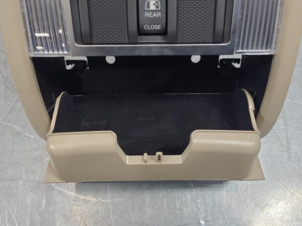 RAM 2500/3500 D2 Courtesy Light Dj/D2 2020–Present - Image 5