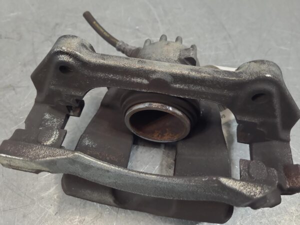 Renault Trafic X82 Left Front Caliper 2015–Present - Image 7