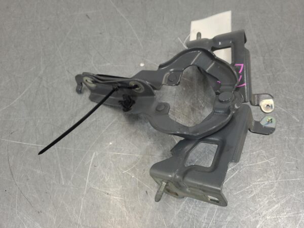 Renault Trafic X82 Bonnet Hinge/Strut Hinges Pair 2015–Present - Image 4
