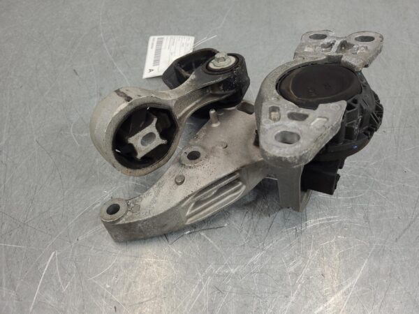 Renault Trafic X82 Mount 2015–Present