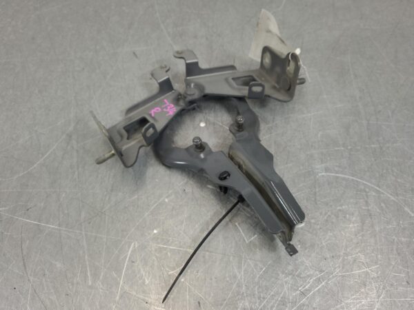 Renault Trafic X82 Bonnet Hinge/Strut Hinges Pair 2015–Present - Image 5
