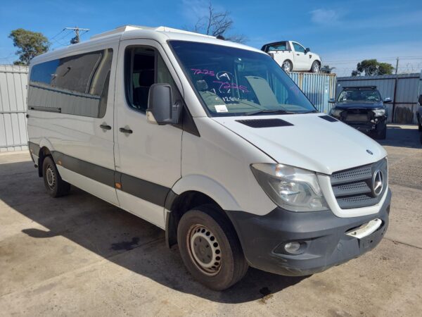Mercedes Sprinter NCV3 2.1L Turbo-Diesel Engine with Oil Pressure Switch 2009–2018 - Image 8