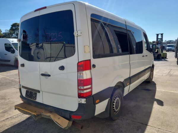 Mercedes Sprinter NCV3 2.1L Turbo-Diesel Engine with Oil Pressure Switch 2009–2018 - Image 7
