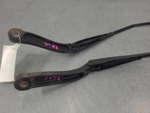 Renault Trafic X82 Wiper Arm Front Pair 2015–Present - Image 4