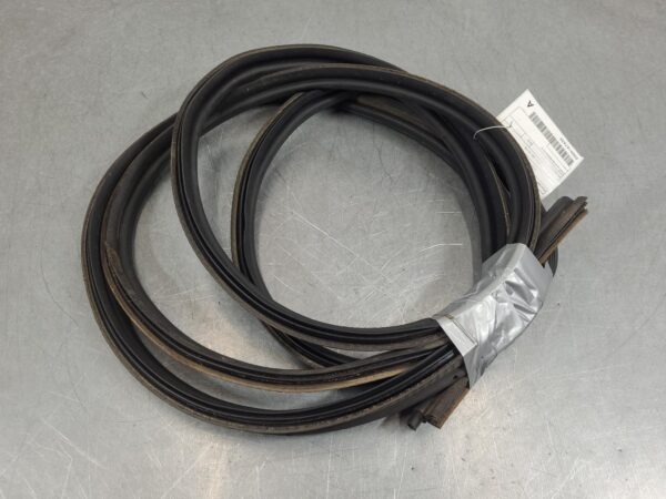 Renault Trafic X82 Body Seal Rubber Tailgate Rubber Seal 2015–Present - Image 2
