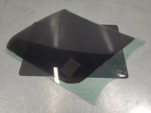 Renault Trafic X82 Left Front Door Window 2015–Present - Image 5