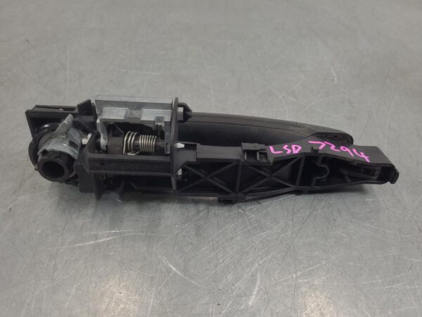 Renault Trafic X82 LH Rear Door Handle Outer 2015–Present - Image 6