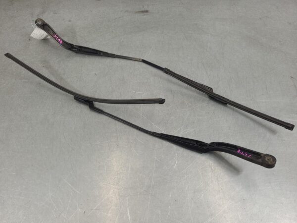 Renault Trafic X82 Wiper Arm Front Pair 2015–Present - Image 6
