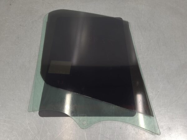 Renault Trafic X82 Left Front Door Window 2015–Present - Image 4