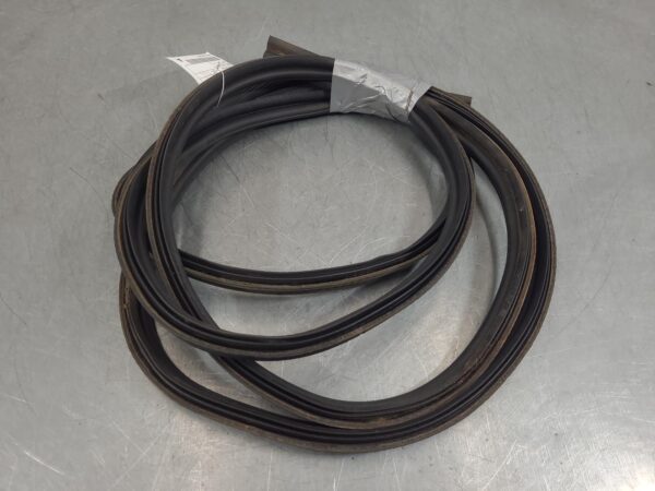 Renault Trafic X82 Body Seal Rubber Tailgate Rubber Seal 2015–Present - Image 3