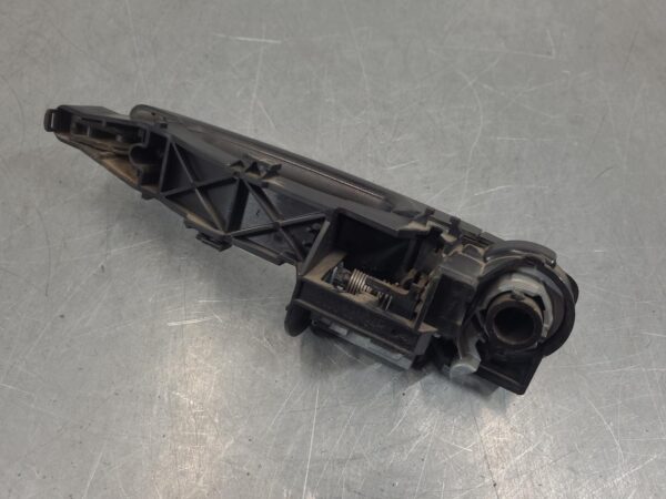 Renault Trafic X82 LH Rear Door Handle Outer 2015–Present - Image 4