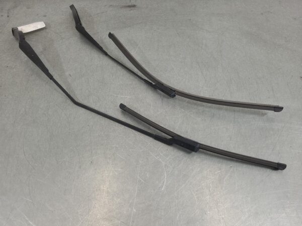 Renault Trafic X82 Wiper Arm Front Pair 2015–Present - Image 2