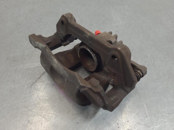 Renault Trafic X82 Left Front Caliper 2015–Present - Image 5